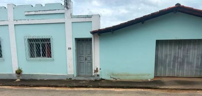 Casa à venda no Centro de Campanário/MG | 5 quartos | Terreno 668 m²