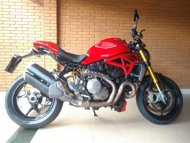 Ducati Monster 1200 S