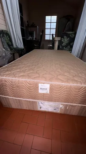 CAMA BOX COM COLCHÃO SOLTEIRÃO USADA