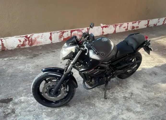 XJ6 600 muito nova