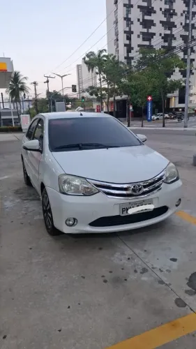 Toyota Etios Platinum Sed. 1.5 Flex 16V 4P Mec. 2015