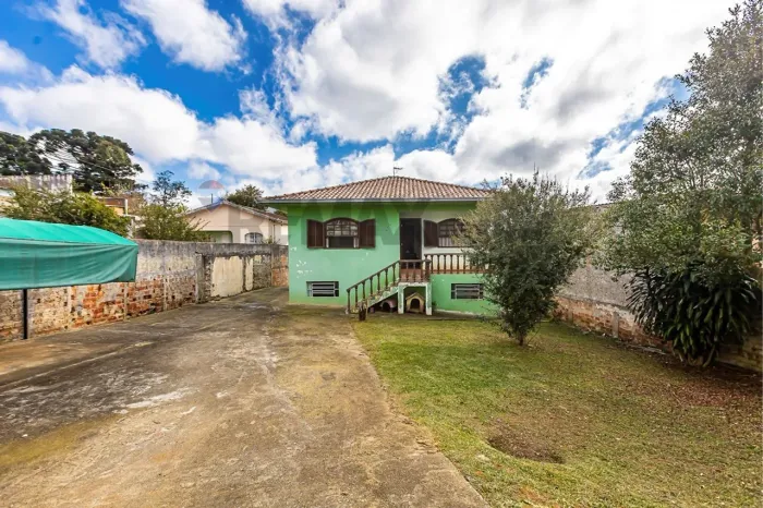 Casa de alvenaria com 178 m² e terreno de 680 m² no Abranches