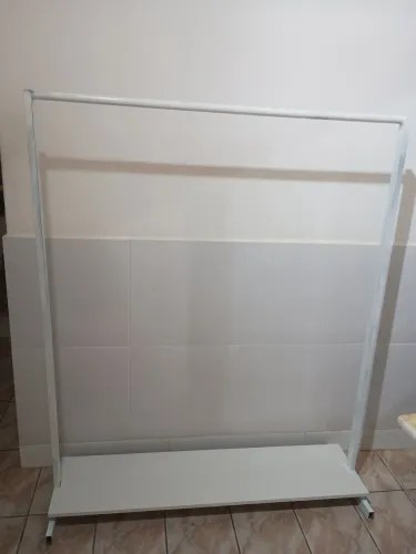Arara de ferro de roupa