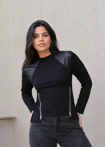 Blusa Preta Detalhe Couro