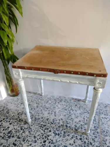 Mesinha de madeira 