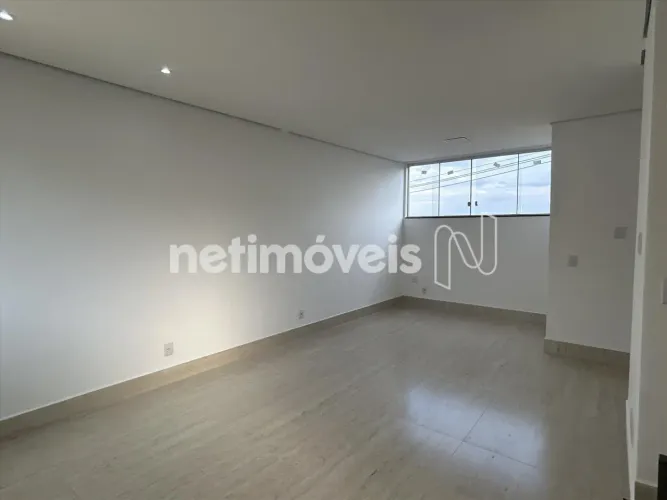 Casa geminada de 03 quartos no Madri!