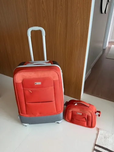 Kit Mala de viagem grande com frasqueira 