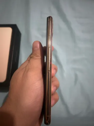 iPhone 11 Pro Max gold