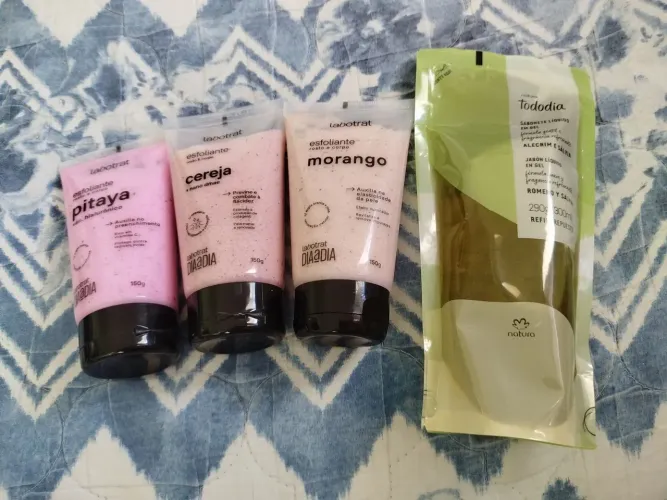 Sabonete esfoliante Labotrat e Refil Sabonete Líquido em Gel Natura Todo Dia