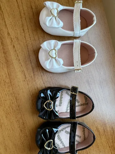 Sapatilhas de bebê MENINA - Branco TAM: 14 usado 2 vezes/ Preto TAM: 15  Nunca usado