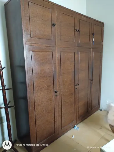 Guarda roupa de sucupira 6 portas com maleiro