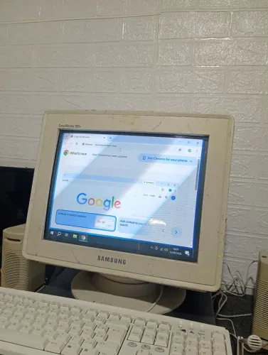 Monitor antigo completo disponível