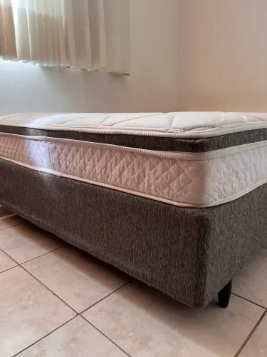 Cama Box Casal + Colchão (138x188) - Ótimo estado