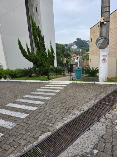 Apartamento semi mobiliado no Condomínio Daltro Filho