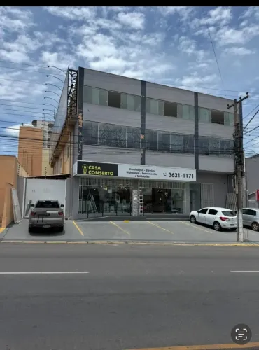 SALA COMERCIAL AO LADO DO CARTÓRIO 2º OFÍCIO, C/ DIVISÓRIAS, E AR COND, 1º PISO, SEMI-MOBI