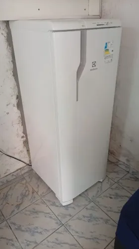 Geladeira Eletrolux 127v