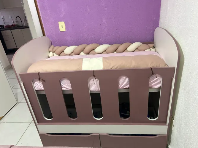 Vendo berço na cor rosé