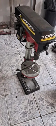 Furadeira de bancada 