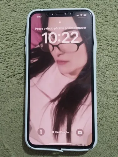 iPhone XR preto em bom estado 