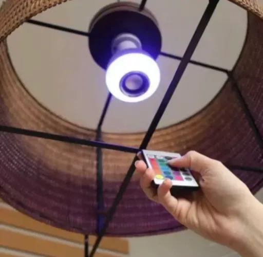 Lampada Bluetooth De Led Caixa De Som C Controle Rgb 12W