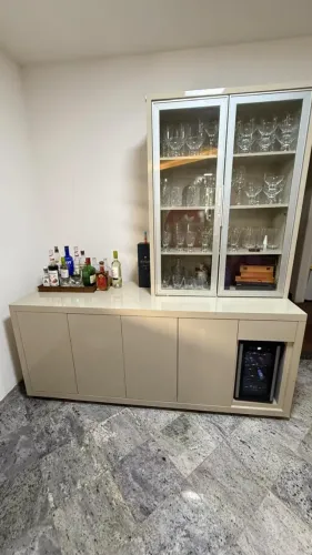Conjunto Aparador + Cristaleira Planejados em MDF - Excelente Estado
