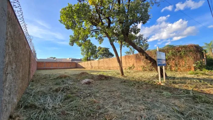 Lindo terreno no Rita Vieira, 612 Mts², plano e murado