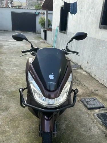 Honda PCX DLX 2017 - Conservada, Econômica e Confiável