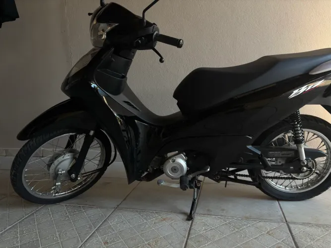 Vende se moto honda biz Es 2024/2025  pouco rodada 