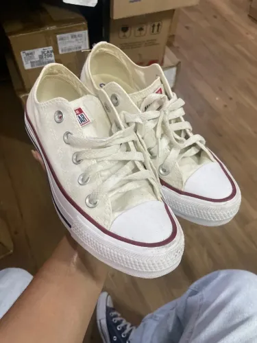 Vende se tênis all star