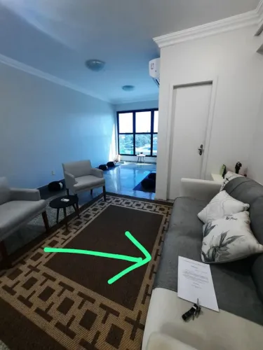 Vende-se sofá de 3 a 4 lugares. Seminovo