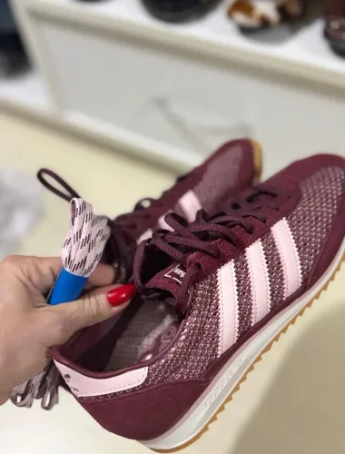 Tênis adidas