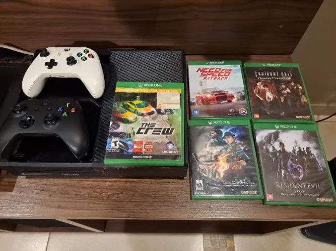 X BOX One Fat com 4 jogos em mídia física 