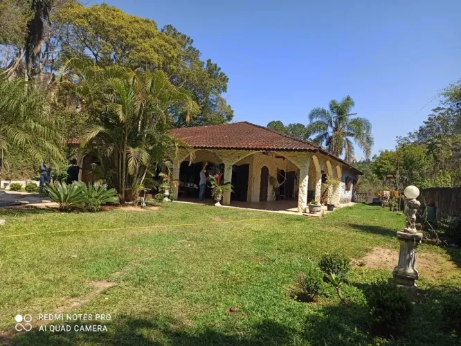VENDO / TROCO CHÁCARA COM PISCINA E CASA 5 DORMITÓRIOS EMBU GUAÇU ( 4270 )