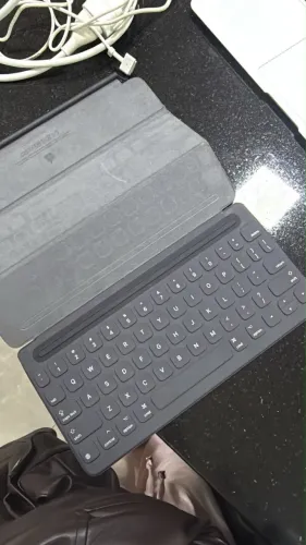 Capa com teclado para iPad 5 geração original Apple