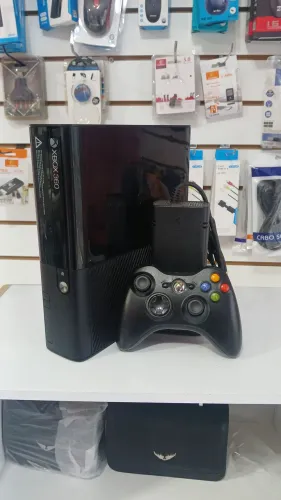 Xbox 360 Super Slim RGH HD com 80 jogos
