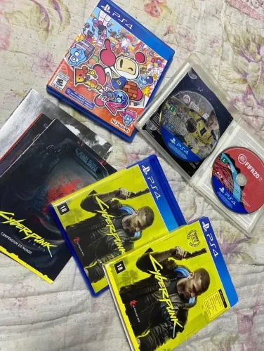 Lote Jogos ps4 Cyberpunk , bomberman , fifa