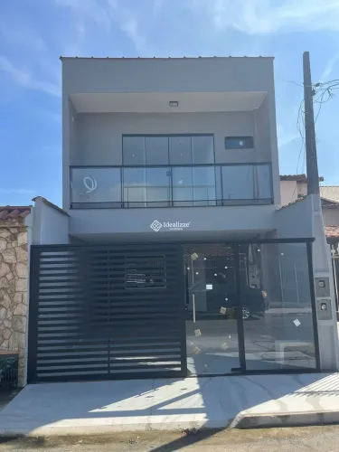 Casa moderna com 3 Quartos (2 suítes), varanda ampla e espaço gourmet  pronta para morar!