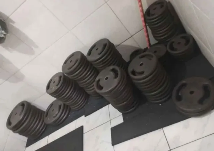 Anilhas para musculação ( entrego)