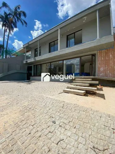 Prédio comercial de 319m² com 7 salas para alugar em Nova Campinas, Campinas/SP.