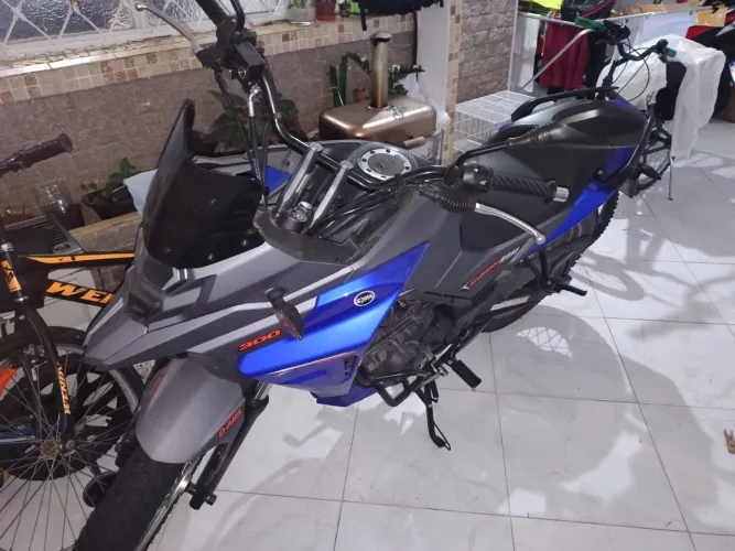 Moto NH 300