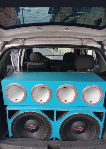 Som de carro potente