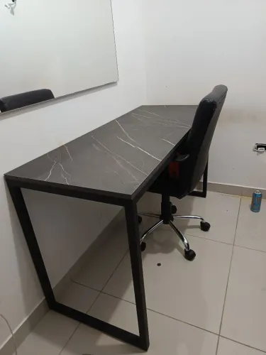 Vendo mesa para escritório ou estudos, ótima para setup gamer 