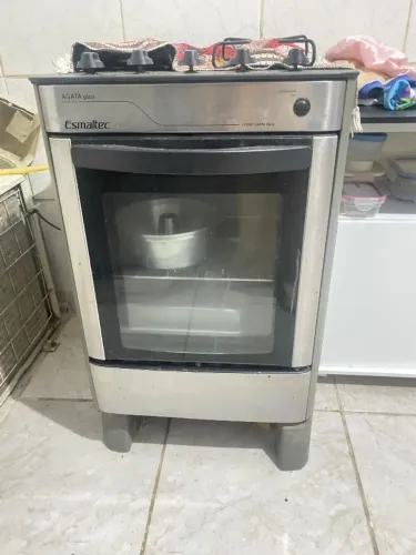 Fogao Esmaltec Ágata Glass, 4 bocas, inox, com forno Limpa Fácil e acendimento automático.