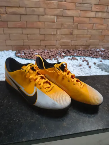 Chuteira Nike society mercurial