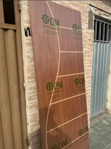 Portas de Madeira Nova