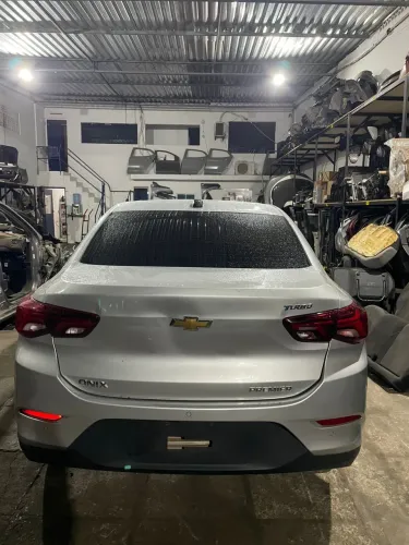 SUCATA CHEVROLET ÔNIX PLUS - PARA RETIRADA DE PEÇAS 