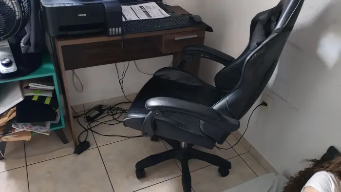 Mesa escritório com cadeira