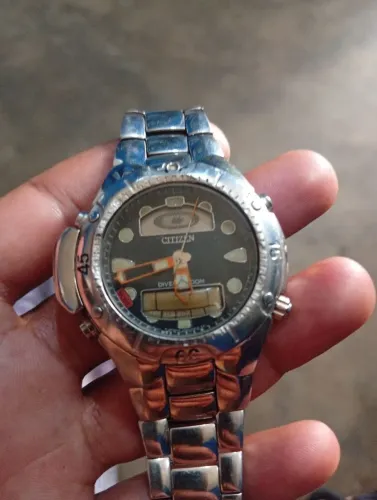 Relógio Citizen original levo uma queda e parou vendo