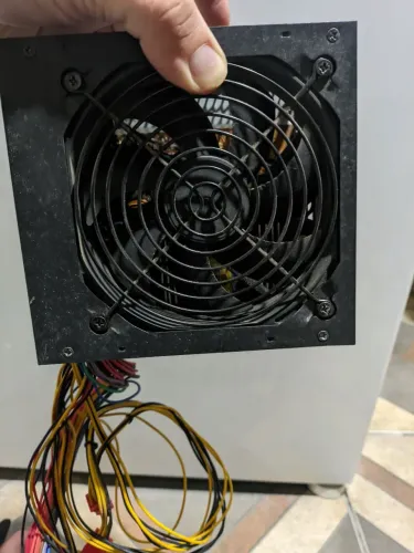 Fonte 500W Provavelmente Queimada (retirada de componentes)
