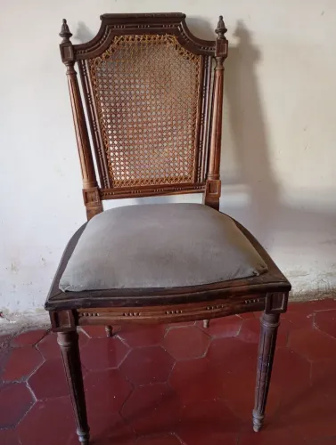 Cadeira antiga palha